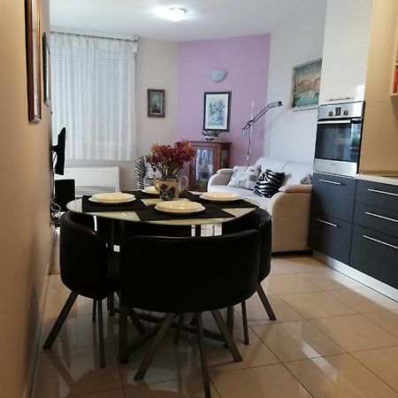 Near Beach Apartment Reno With Private Parking 斯普利特 外观 照片