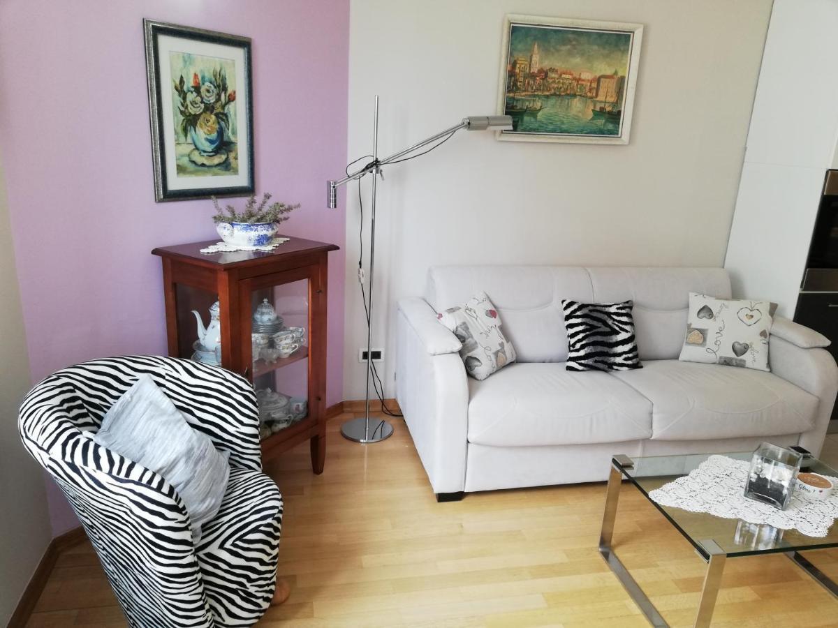 Near Beach Apartment Reno With Private Parking 斯普利特 外观 照片
