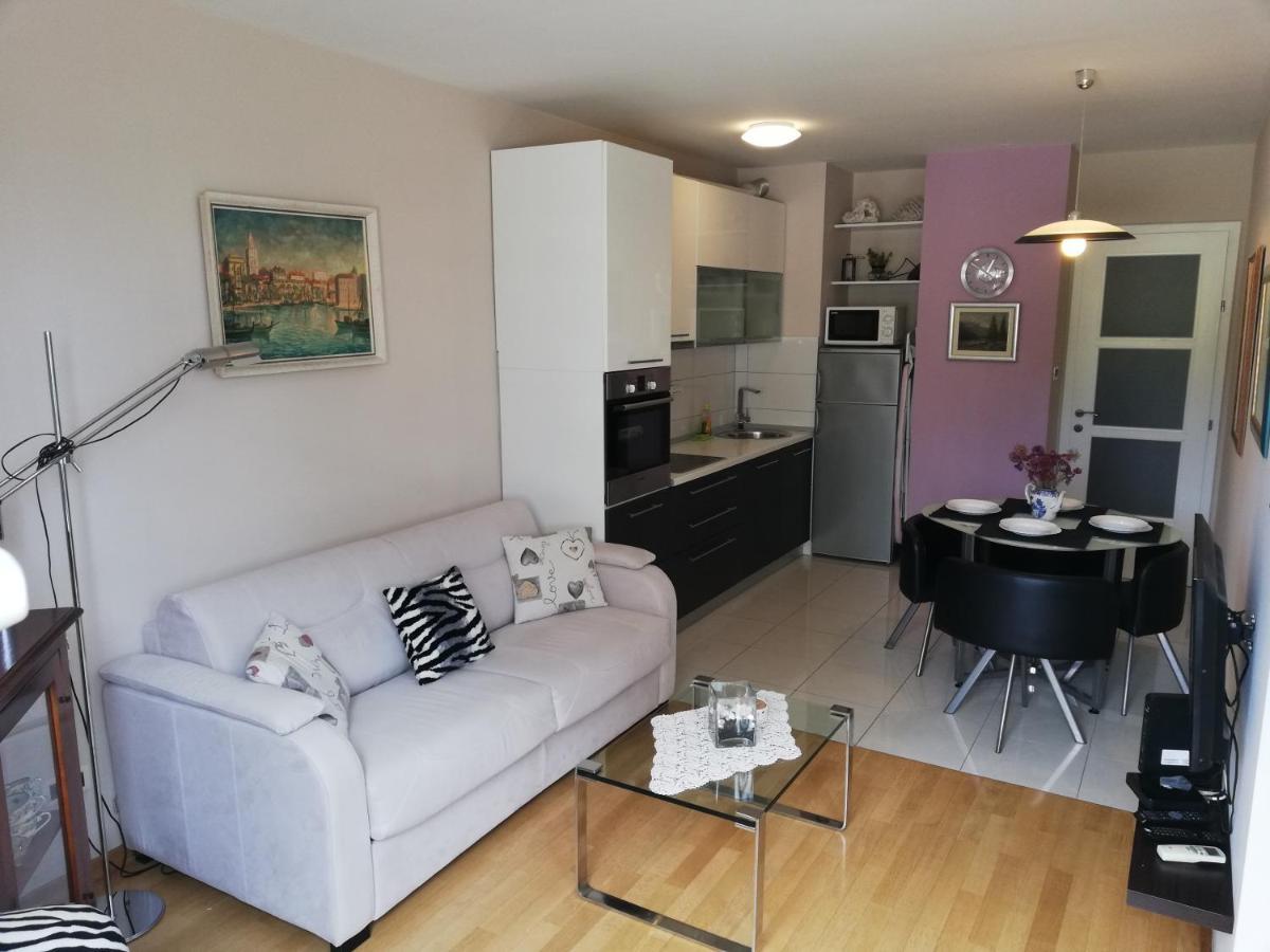 Near Beach Apartment Reno With Private Parking 斯普利特 外观 照片