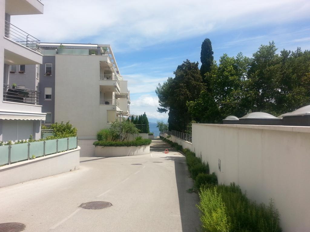 Near Beach Apartment Reno With Private Parking 斯普利特 外观 照片