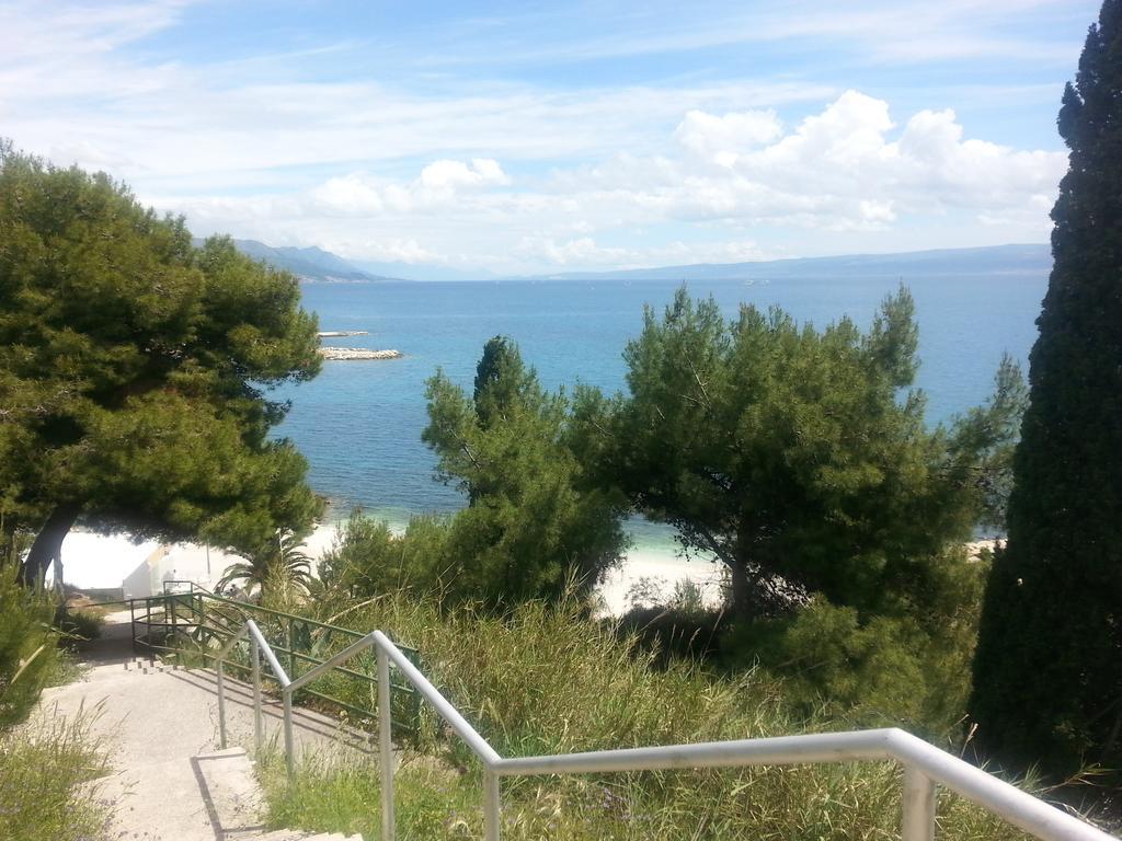 Near Beach Apartment Reno With Private Parking 斯普利特 外观 照片