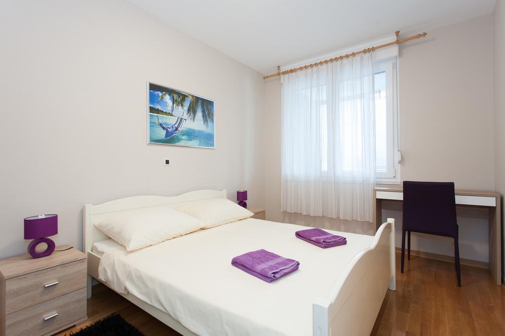 Near Beach Apartment Reno With Private Parking 斯普利特 外观 照片