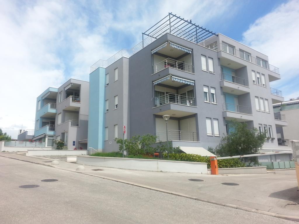 Near Beach Apartment Reno With Private Parking 斯普利特 外观 照片