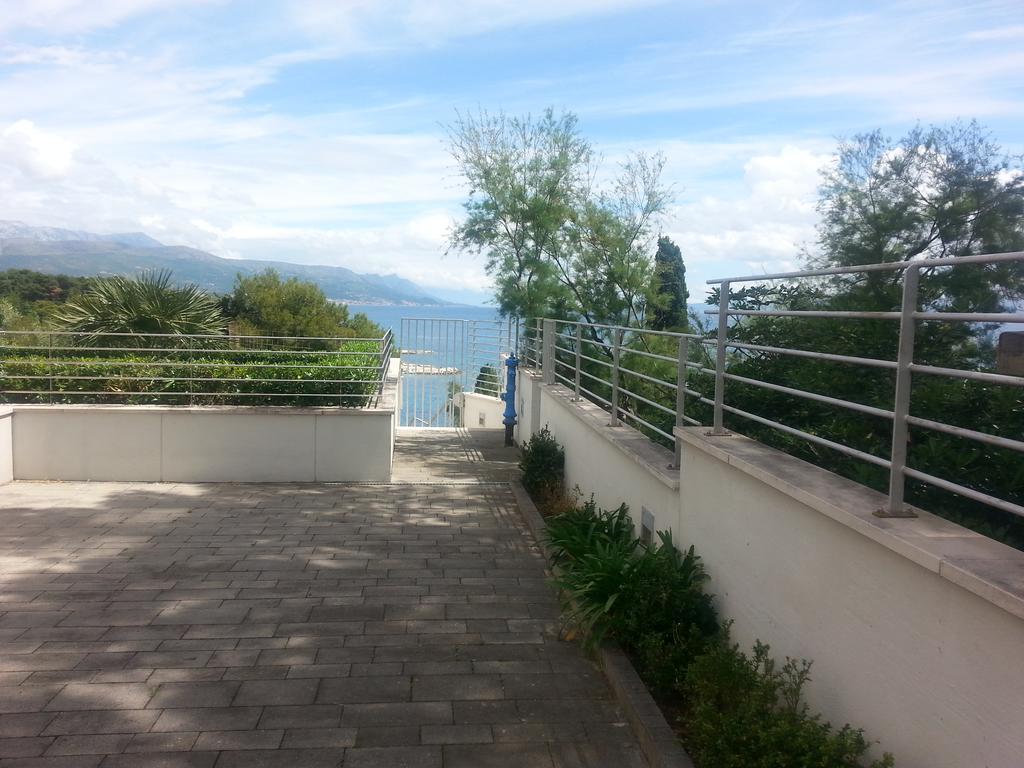Near Beach Apartment Reno With Private Parking 斯普利特 外观 照片