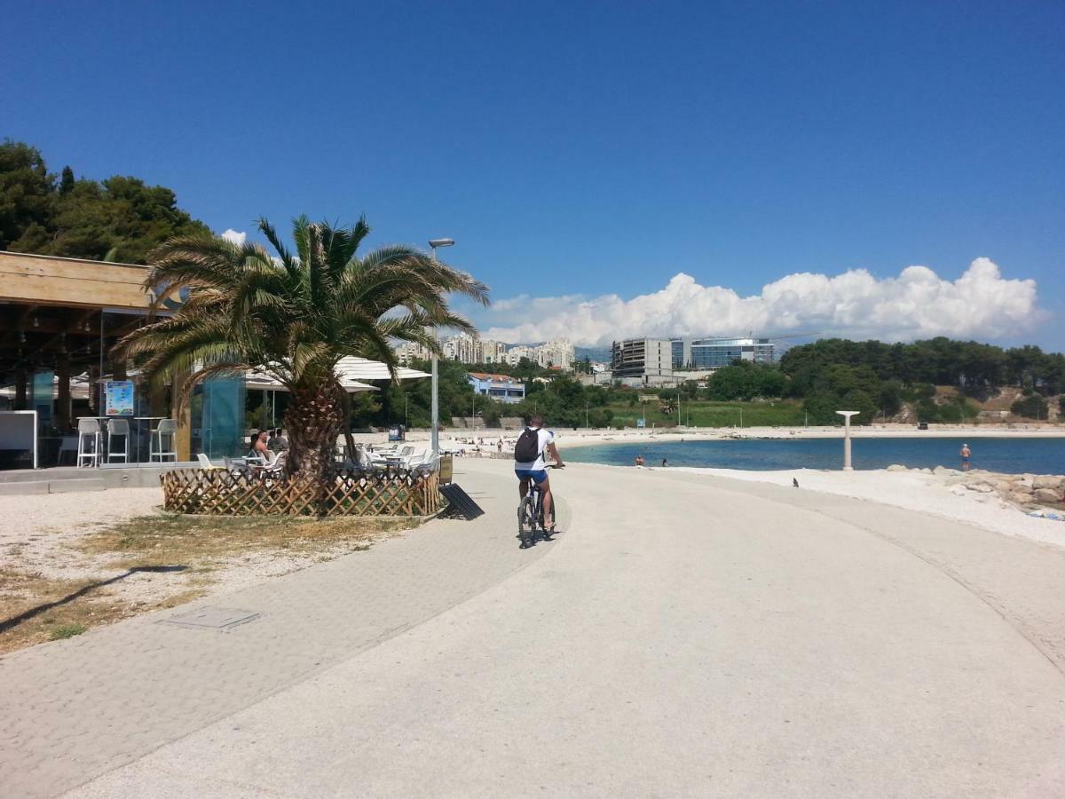Near Beach Apartment Reno With Private Parking 斯普利特 外观 照片
