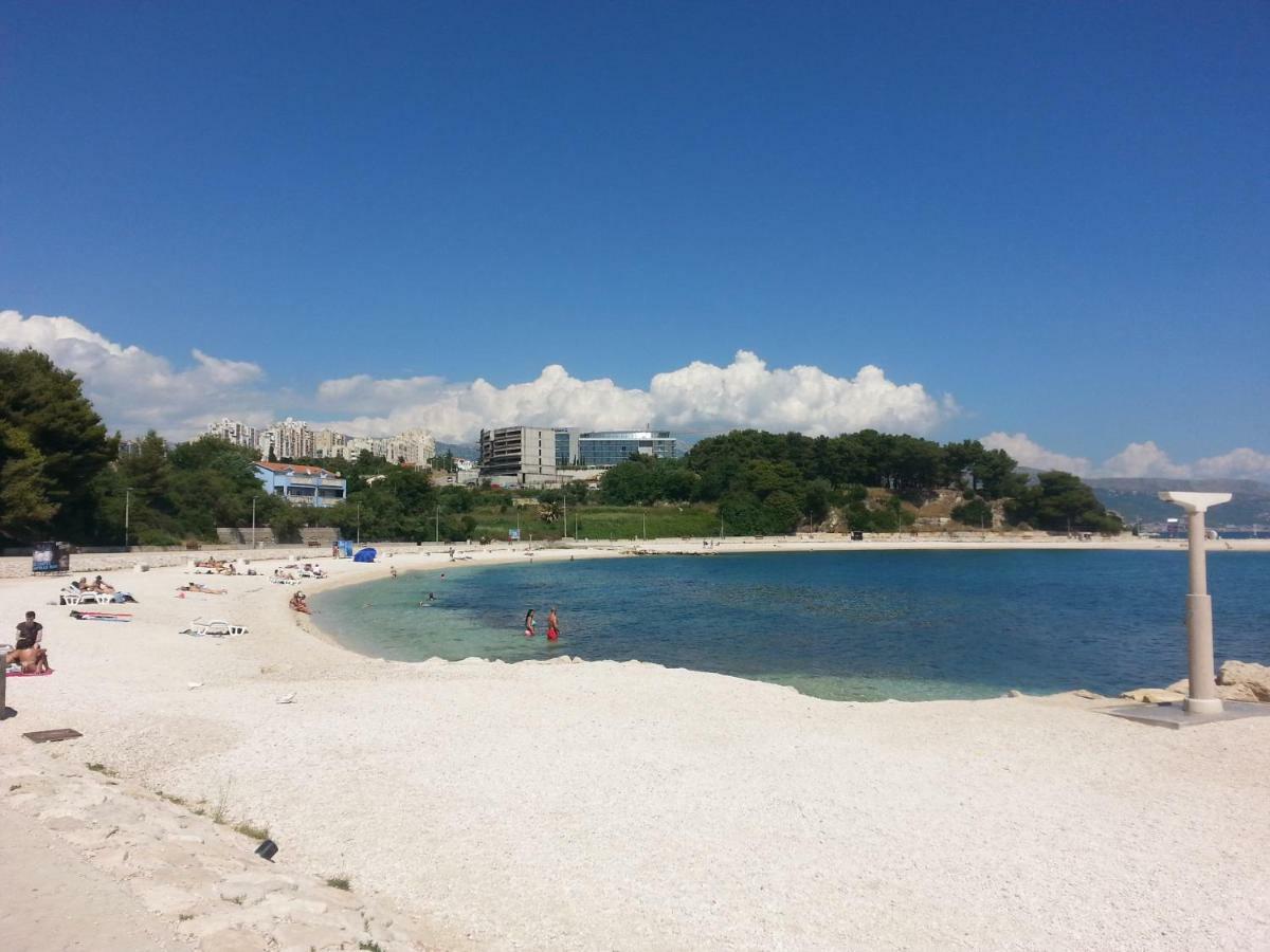 Near Beach Apartment Reno With Private Parking 斯普利特 外观 照片
