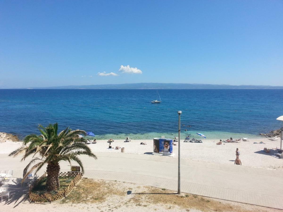 Near Beach Apartment Reno With Private Parking 斯普利特 外观 照片