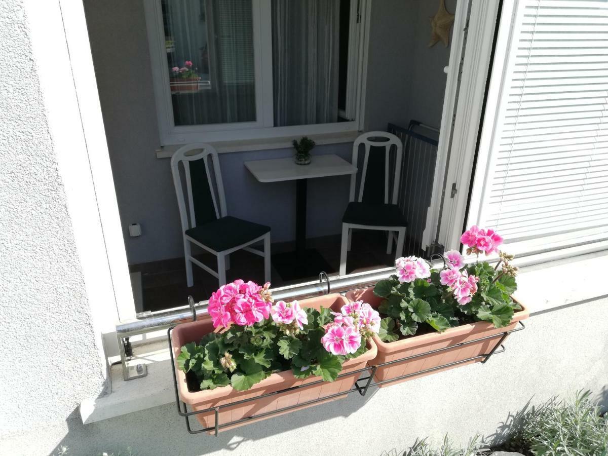 Near Beach Apartment Reno With Private Parking 斯普利特 外观 照片
