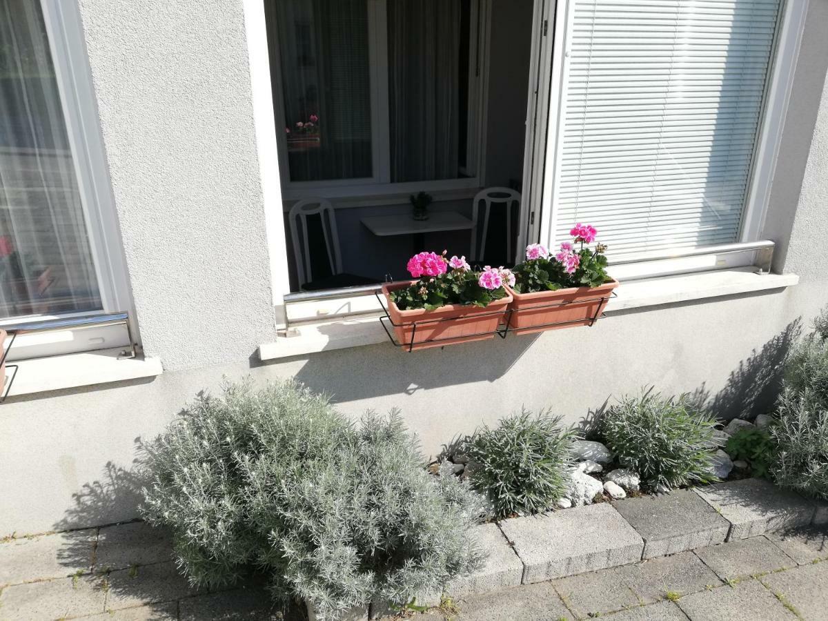 Near Beach Apartment Reno With Private Parking 斯普利特 外观 照片