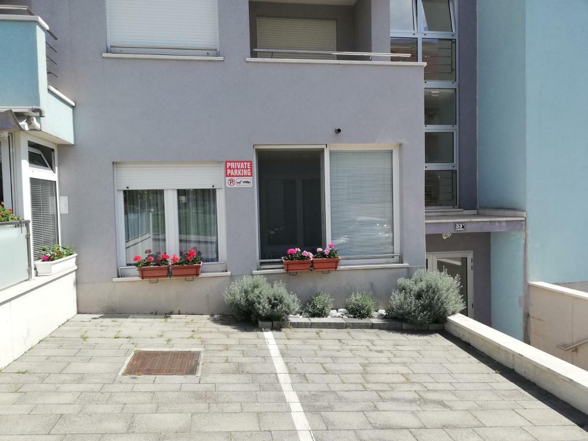 Near Beach Apartment Reno With Private Parking 斯普利特 外观 照片